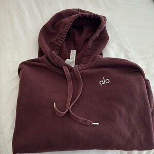 ALO Yoga Accolade Hoodie in Maroon, size Medium